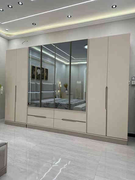 ⁨ 🔥 وصل الموديل اللي كسّر الترند… وبسعر يطير العقل! 🔥
الغرفة الأصلية 10 قطع وبجودة تخليك تحس كل يوم تدخل فندق 5 نجوم.

✨ المواصفات الفخمة:
• كنتور عملاق قياس 335 مع إنارة + مجرات عدد 4
• أبواب ألمنيوم عدد 4 – هيدروليك كامل
• سرير مخزن + شازلون مخزن بقياس 140
• سكك مراحل تلسكوب تتحمل سنين
• ميز تواليت ملكي عرض 130 – ارتفاع 175
• تفاصيل تشطيب راقية تفرق عن أي موديل بالسوق

💥 غرفة فخمة، قوية، وملائمة للأماكن الواسعة… وهي حرفياً موديل الموسم!

⸻

📍 موقعنا: النجف الأشرف – شارع سايدين سلام غري الرئيسي مقابل الجاكوج
📞 للاستفسار والحجوزات:
***********
واتساب: ***********⁩
