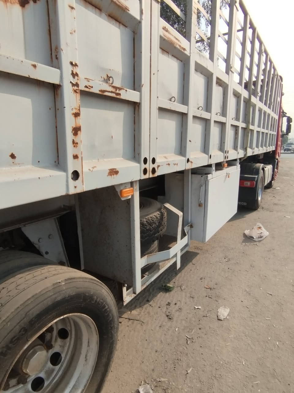 سلام عليكم للبيع عربانه عمل حداديه طول 12 او60 دناكير 14 مكفوله من فطر اوكسر جاهزه للعمل تخم تاير 70  عربانه نضيفه كلش سعر 110 دفتر أو عشره بيه مجال عنوان بغداد الشعب ***********
