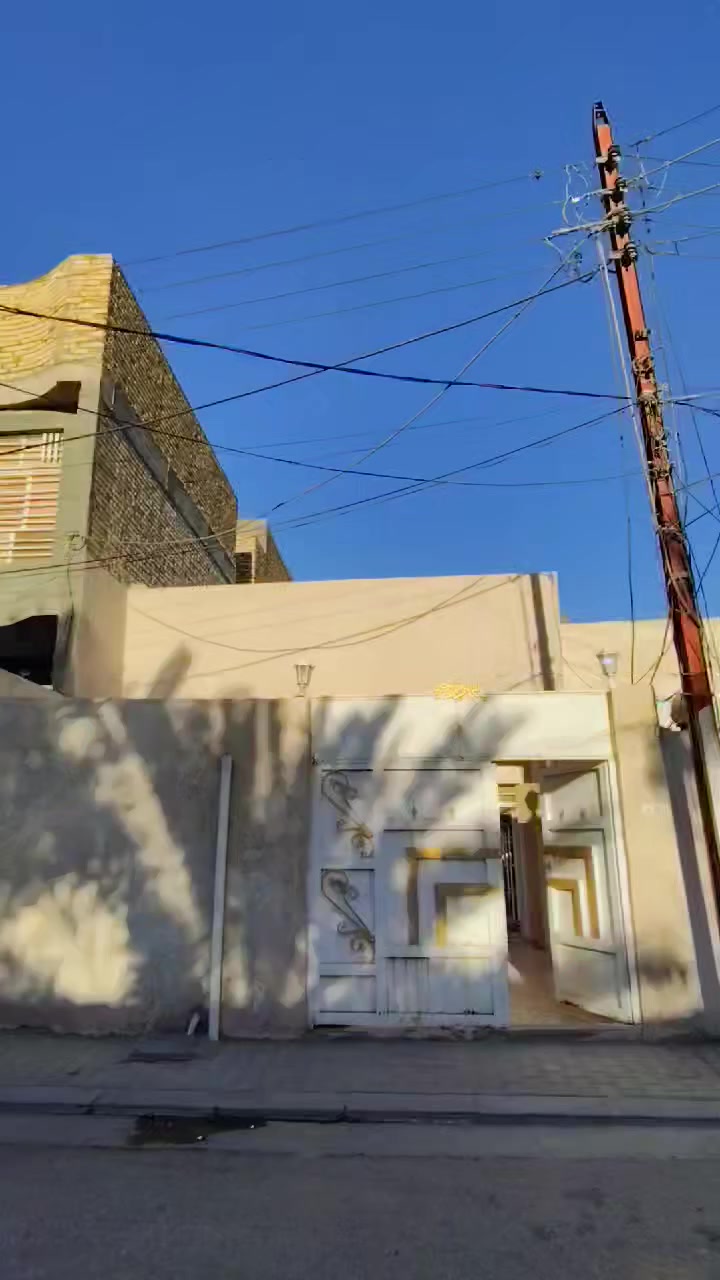 دار للبيع مساحه 120م بسند واقع حال125م حي المكرمه منطقة10الف الاولى قرب شارع المزرعه طابق واحد عگاده
نضيف جدا يتكون من
غرفه+صاله+مطبخ حار بارد+استقبال مفتوح+صحياة2
السعر140مليون وبي مجال للأستفسار الاتصال على 
*********** او مراجعة مكتب الوليد للعقار 🌐
