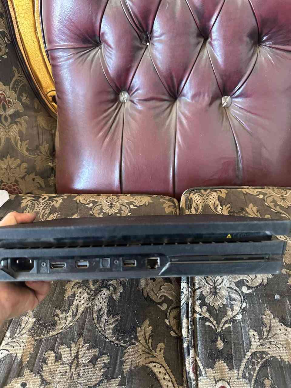 بلي 4 برو. 1 تيره  كامل نضيف
سعره 225 ويا الاقراص ويدات 2 
عنوان بغداد
 ***********
