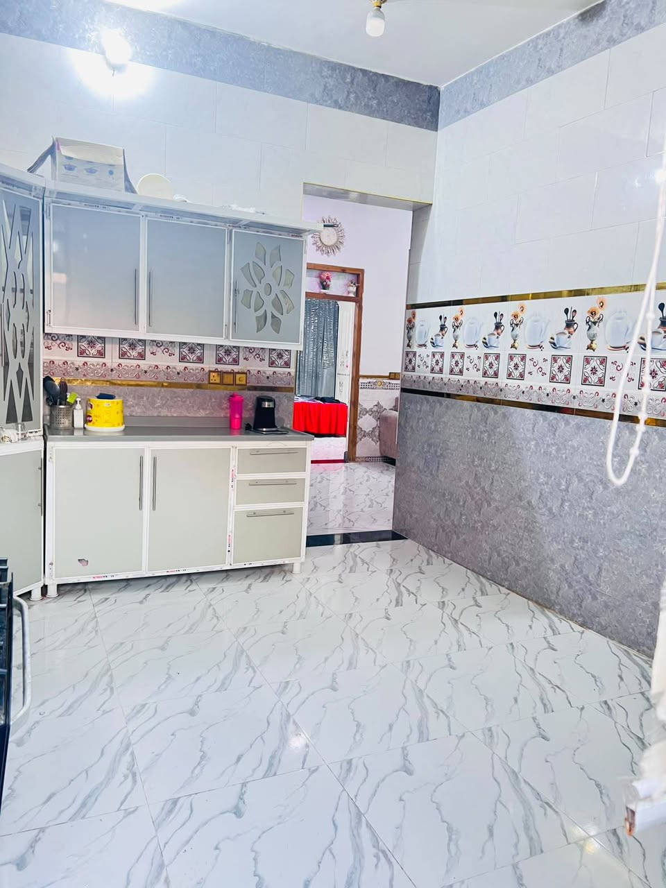 مشتمل لبيع طابو زراعي 150م +قطعه 100م خلف ملعب هشام غرفتين وحده فوك ثانيه جوه صاله مطبخ ستغبال الاتصال على ***********
