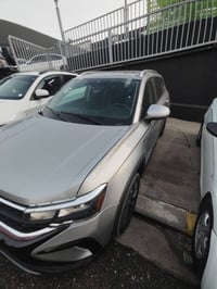 Volkswagen Taos 2024 سبخ ٥ قتعه  سياره بيدون شنسي  گدام وره كپس سعر ١١...