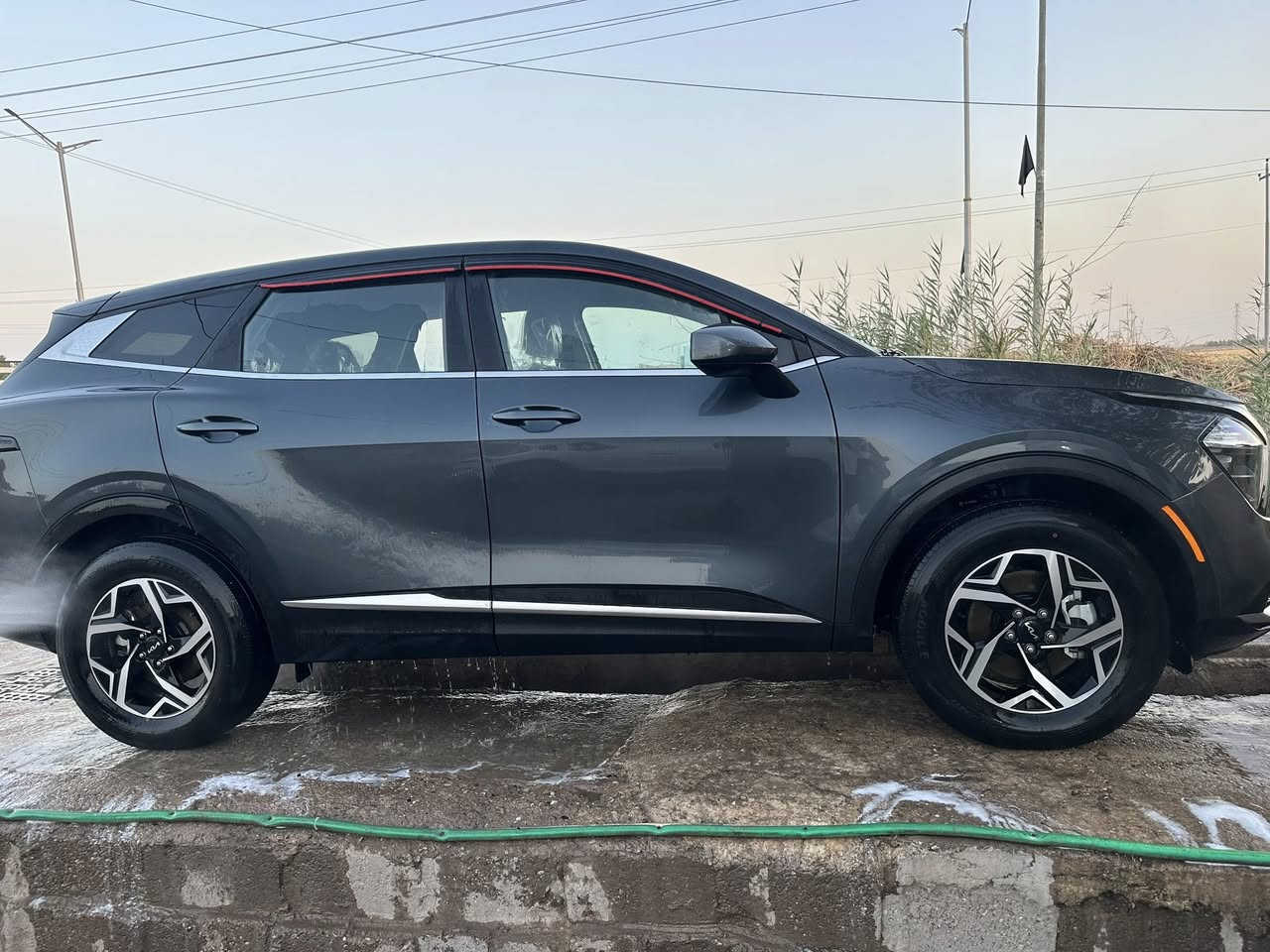 سبورتج ٢٣ وارد امريكي ضرر بونيد شطح وين تريد افحص راديتراتها الاصليه ماشيه٥٨رقم اربيل الدولي سياره صار سنه عندي ولادرهم صارف عليها غير بانزين ودهن وشديتلها تخم تاير الله شاهد السياره مال جناي والي ياخذها يترحملي 
السعر ١٩٥ وبيها مجال قليل حك الجيه والي مايشتري لايعلق اليوم كلشي بيه هاذا رقمي بيه واتساب بغداد تقاطع النهروان بيع فقط***********
