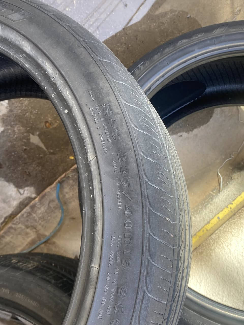 اطارات للبيع نوع GOOD YEAR أمريكي الصنع انتاج الأسبوع الخامس ٢٠٢٤   نضيف جدا قياس 235/40R19السعر ١٥٠ الف عدد ٣ للتواصل ***********

