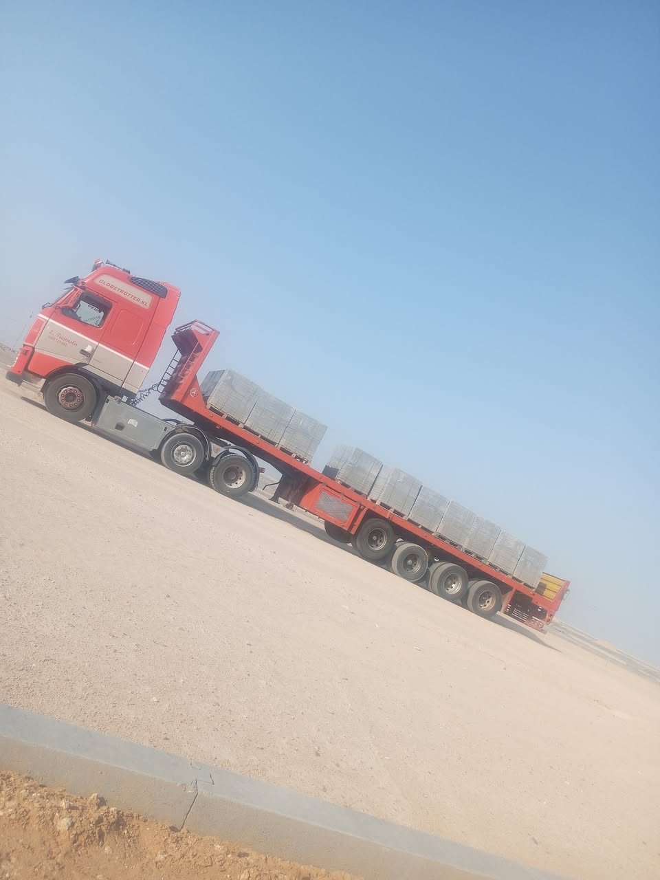 سياره فالفو 2003اتماتيك مربوطه عربانه 3دناكير تك تاير نص جناب المكان ديالى خان بني ***********
