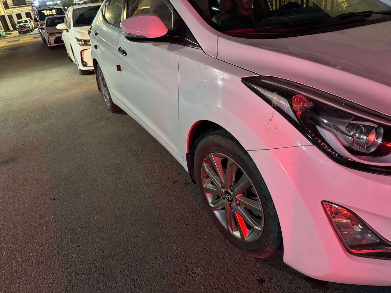 السلام عليكم النترا خليجي 2016 للبيع 
المواصفات معروفه 
فتحة / شاشه / كامرا خلفية / تحكم ستيرن 
قطعتين تبريد / اشاير بالمري + مري شفط 
السياره رقم بغداد 
ماشية / ١٨٥ الف كيلوا 
كير مكينة كفالة 
السيارة بيها بنيد مبدل وصبغ جاملغ امامي وجاملغ خلفي 
سونارها موجود بالمنشور 
السعر ١٢٥ 
العنوان بغداد / / الدورة 
الرقم / *********** بغداد, العراق
