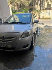 تيوتا يارس ٢٠٠٧ مصبوغه احزام اثر جراد سياره حلوه وكاعده تخم تاير جديد ...