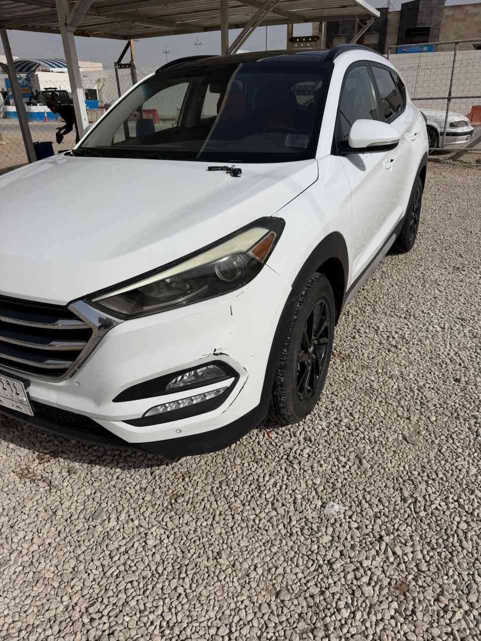 السلام عليكم ورحمة الله توسان ٢٠١٧ السياره جديده وحلوه وجاهزه بيه والسونار مرفق بلصور السعر ١٤٠ ورقه مكاني نجف مناذره ***********فول عد البصمه
