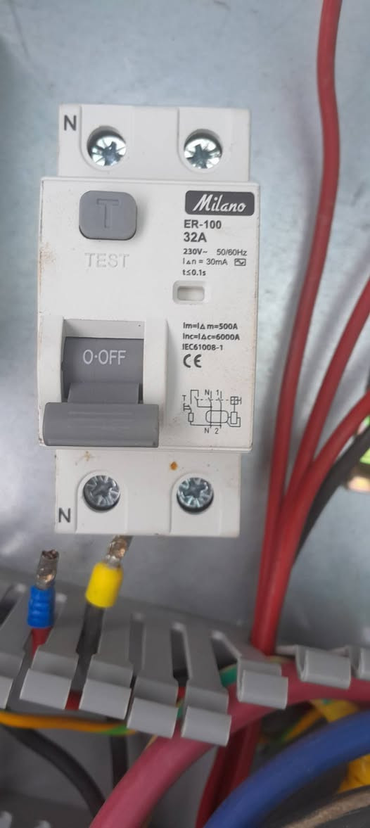 للبيع بورد حديد ..جوزات ..كيبل ٢٤.. ٣ فيز 
كلهن جدد


**إذا كنت صاحب هذا الإعلان وتريد حذفه لأي سبب، رجاءا أرسل رسالة إلى الدعم الفني**