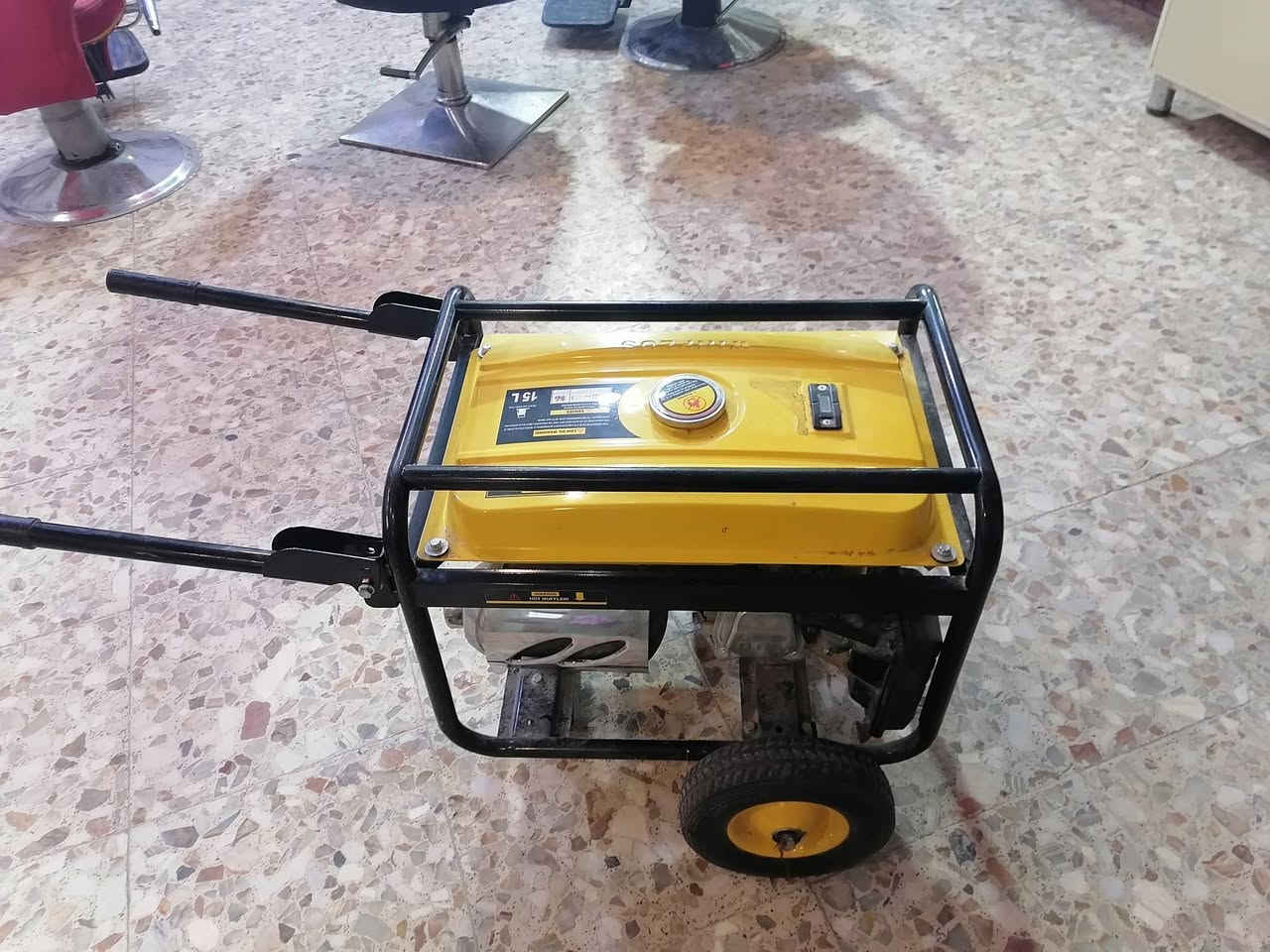 السلام عليكم مولدات للبيع عدد ثنين 15 امبير مع المغسله مال صالون نضيفات كلهن لتواصل على الرقم ***********
