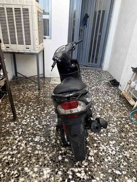 ماكس عدله للبيع صارله اقل من شهر نازله من رمبه اتريد تفحص المكينه روح العراق كله افحص دراجة مرتبه ونظيفه وملحة والويل مالته الاصلي موجود  شوفت عينك النظافة نقصه بس اضويه اماميه محاطله اما الباقي كله كفاله عامه ونزله من معرض واحد ضلال مكاني بغداد رقم تلفون*********** السعر/مليون200وبيه مجال
