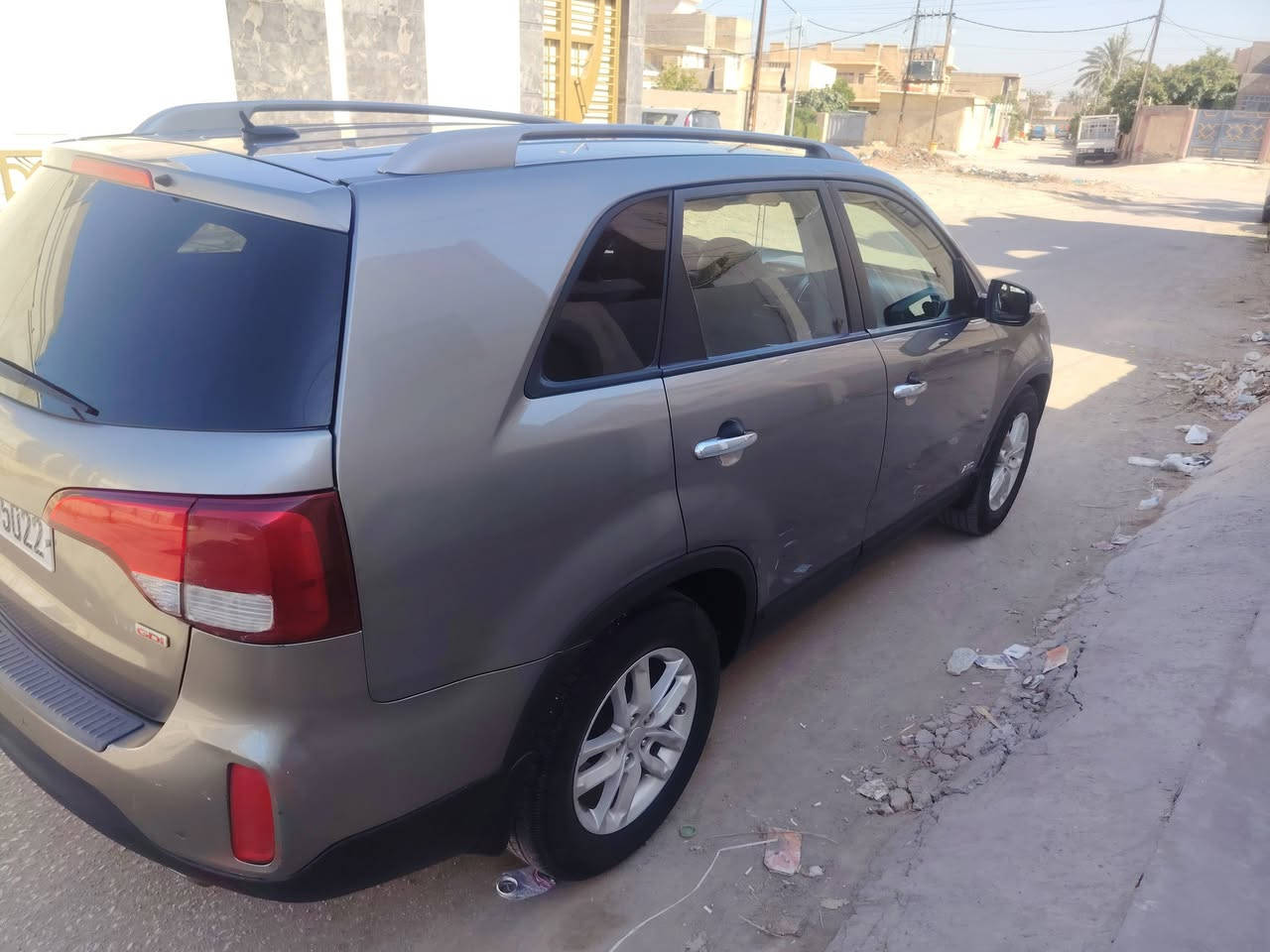 🛑 للبيع: كيا سورينتو 2014 🛑
​
​🌟 أبرز المواصفات:
​الماركة والموديل: كيا سورينتو (Kia Sorento) - الفئة Base.
​الموديل: 2014.
​المحرك: 6 سلندر، بحجم 3.3 لتر 
​ناقل الحركة: أوتوماتيك.
​العداد (المسافة المقطوعة): 168,490 ميل.
​اللوحة والسنوية: رقم بغداد، خصوصي (جاهزة للتحويل).
​✨ 
​.
​الداخلية: كشنات قماش مخمل.
​السعة: 7 مقاعد (3 قطع تبريد)،  
​الصبغ : السيارة نظيفة وبيها قطعتين صبغ فقط (الأجزاء المطلية: قطعتين) وباقي السيارة مكفول.
​💰 السعر والتفاصيل:
​السعر: [133 ورقه ] (وبيه مجال للشراي بعد المعاينة).
​المكان: [- بابل / المسيب].
​للتواصل : (اتصال أو واتساب): 📞 ***********
