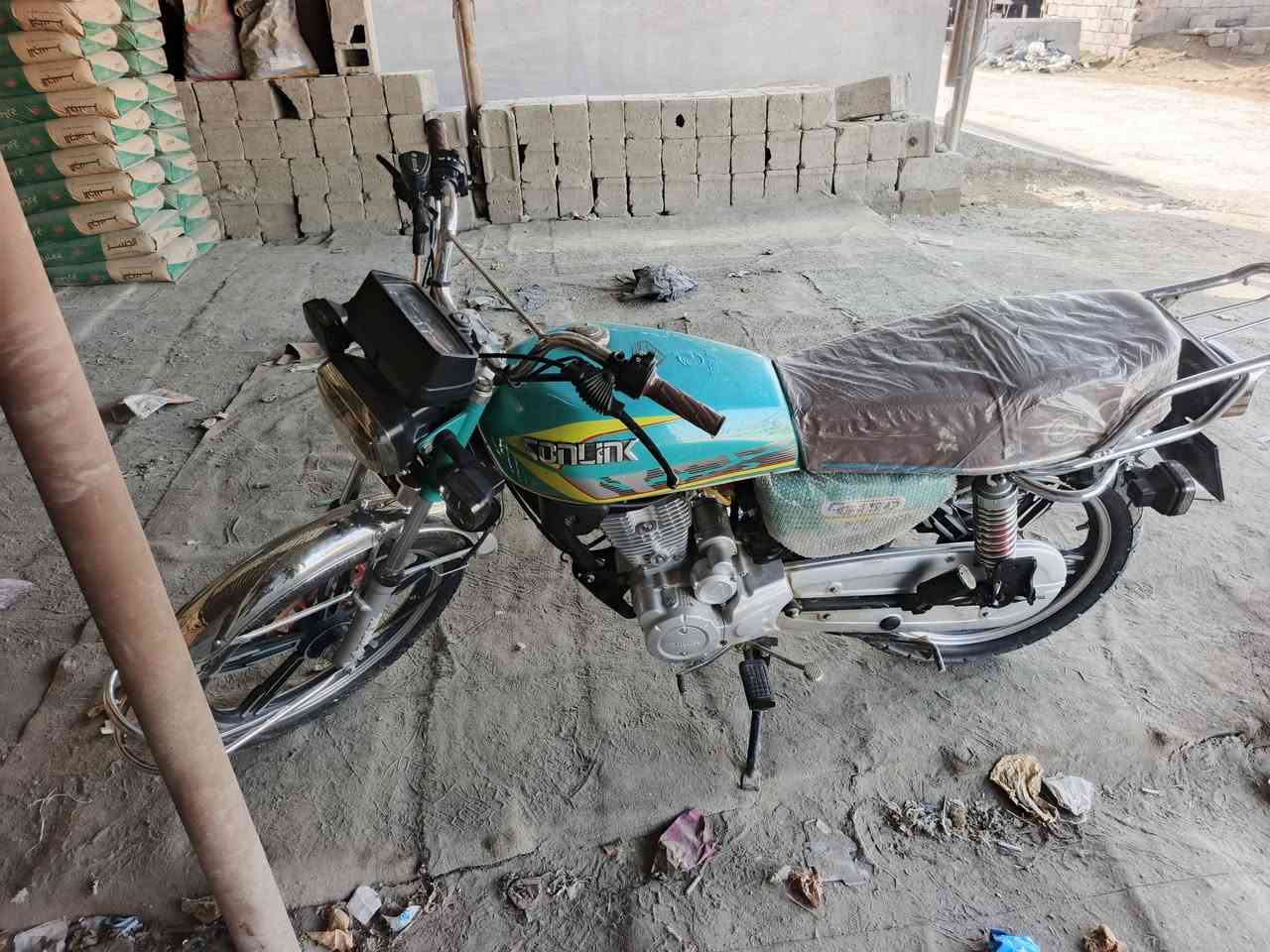 السلام عليكم دراجه للبيع سيفان 2023 السعر ٦٠٠ بيه مجال  تقاطع الساده ***********
