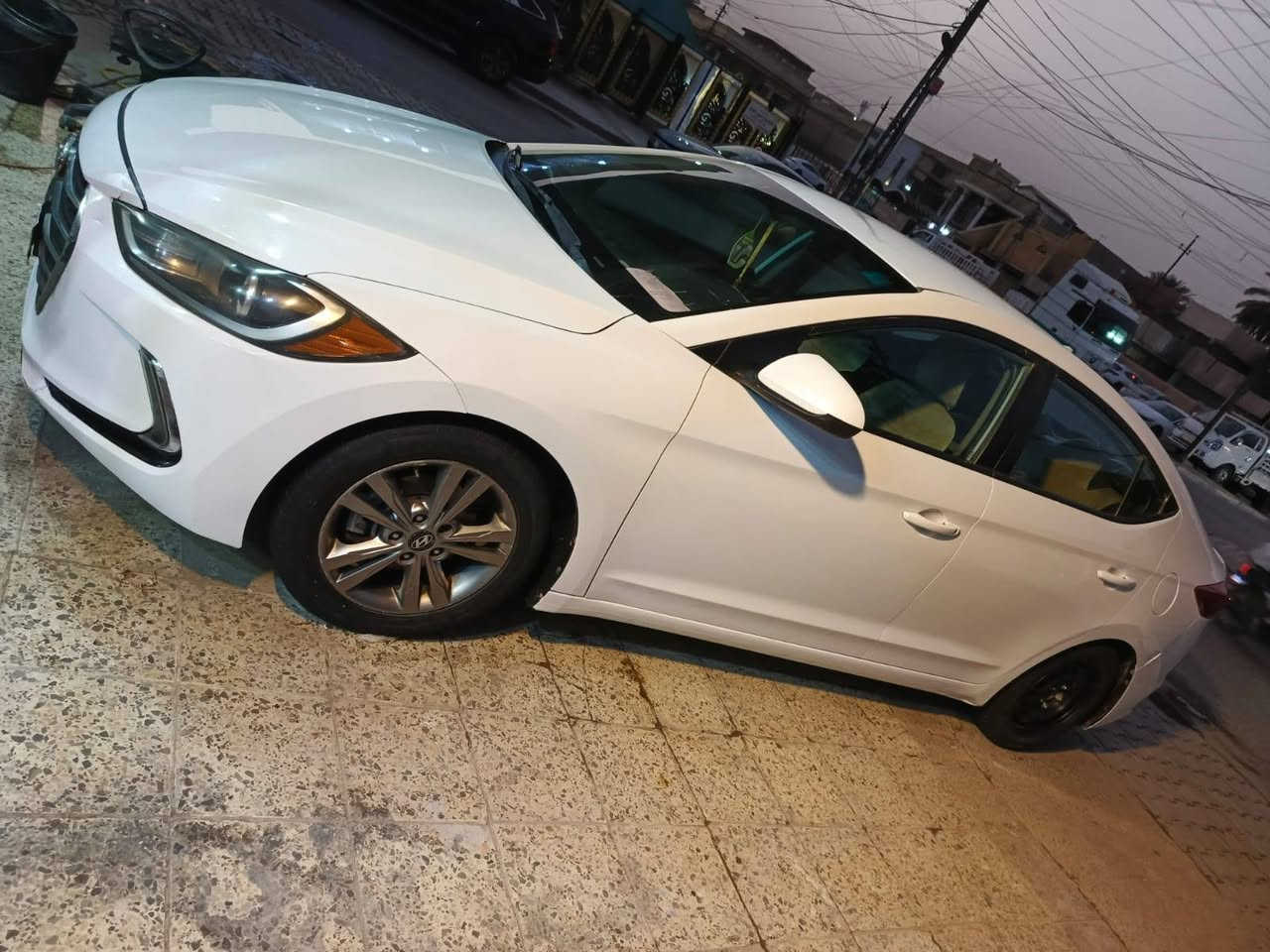 الانترا وارد أمريكي بدون حادث سياره جديده كير مكينه مكفول وسونار كدامك مكان السياره بغداد والسعر ١١٥ قفل وهذا رقمي ***********
