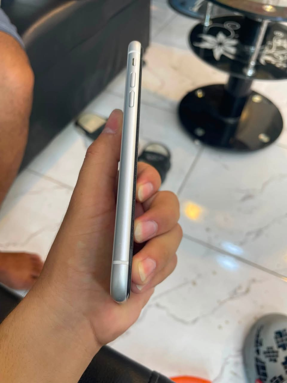 XR
كبس مامفتوح كله بلادي جهاز كلش نضيف 
فيس ايدي شغال 
225 الف 
***********
