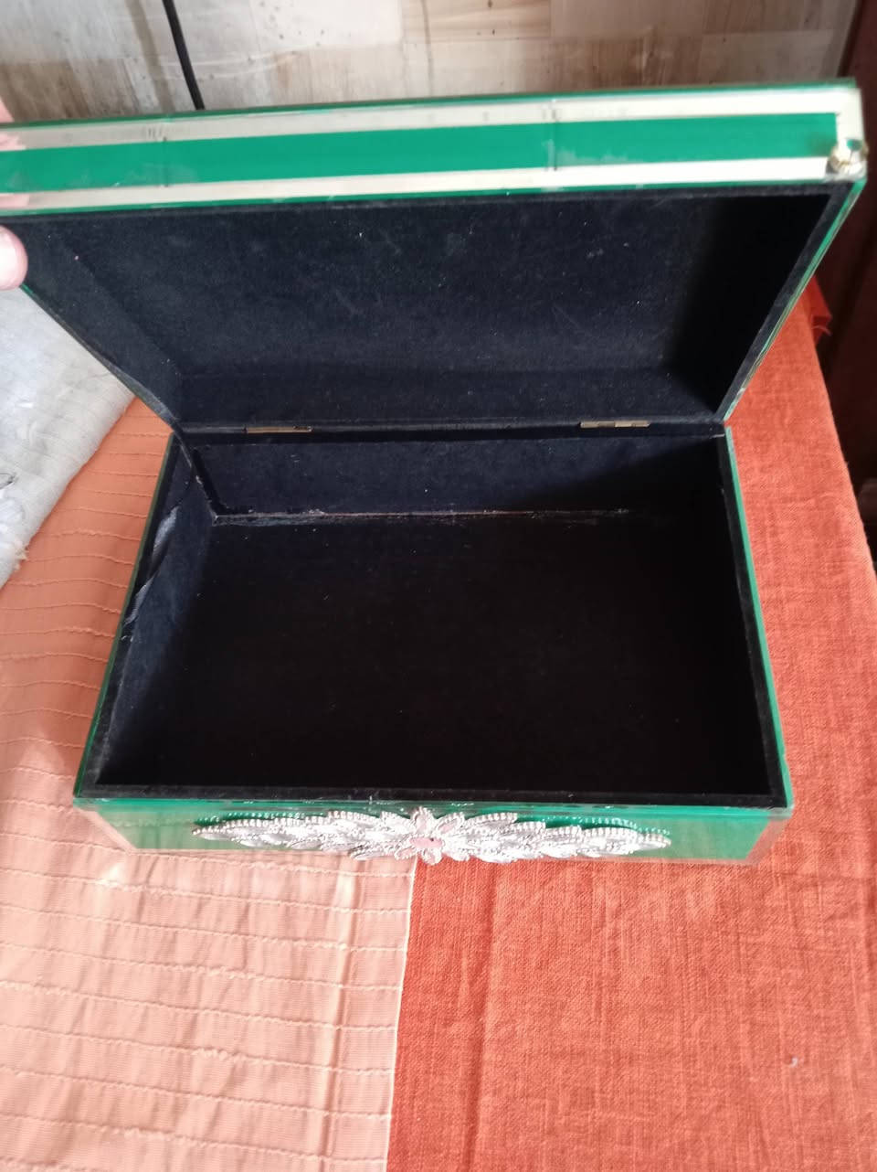 علبة مجوهرات بلور نضيفه ميه بالميه سعر على الخاص


**إذا كنت صاحب هذا الإعلان وتريد حذفه لأي سبب، رجاءا أرسل رسالة إلى الدعم الفني**