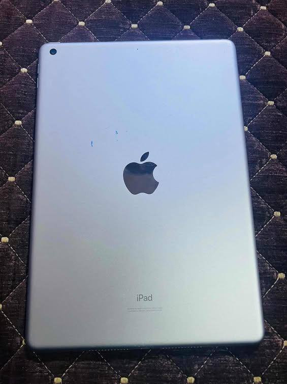 سلام عليكم ايباد ابل 9
جهاز نضيف 90%
تجي تفحص وتاخذ وتروح 
ذاكرة64 سلس
مكاني حلة 
***********
