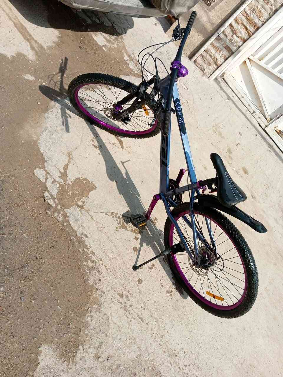 سلام وعليكم بايسكل للبيع تايرات جددد بريكات شغلات سعر 70 وبي مجال ***********
