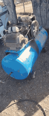 معدات غسيل وتبديل زيت • مولدة كيا ٣٠ كيفي ثلاثي • كمبريسور ٥٠٠ل ١٠حصان