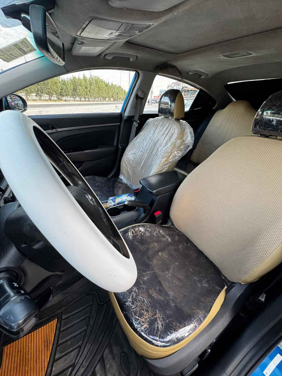 السلام عليكم
من رخصه الادمنيه 
 الانترا 2017  امريكي مكينه 2000 فول مواصفات بصمه منضومه زنون عالي ناصي  رادار كامره فتحه سقف كشنات تدفئه كشن كهربائي  سبورت للبيع او للمراوس بيها اربع قطع ابيع حزام لاتعبني ولا اتعبك شراي تصل مو شراي لاتكسر بحلال  تعال وشوف وفحص وقتنع يلا تاخذ   باقي التفاصيل اربيل الدولي22  تريد وكاله تريد مداور سنويه مجددها  2031
متواجد واتساب 
***********
