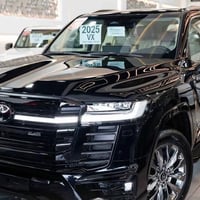 لاندكروز VX 2025 لمتدد S بلاك ادشن  محرك 3500 تون تيربو وكالة جيهان زي...