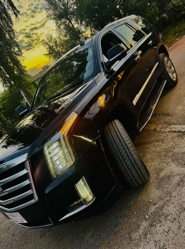 سلام عليكم كاديلاك اسكاليد ٢٠١٨ بأسمي مواصفاتluxury تقرير غرق سياره شغالة بدون نقص برغي ماشية ٧٨ كيلو متر مو ميل السيارة بدون قطرة صبغ عدى بيها بارد بلجاملغ الخلفي عكس السائق السعر ٣٧٠ ورقة وبيها مجال مكاني بغداد حي تونس افاق عربية رقمي ***********
