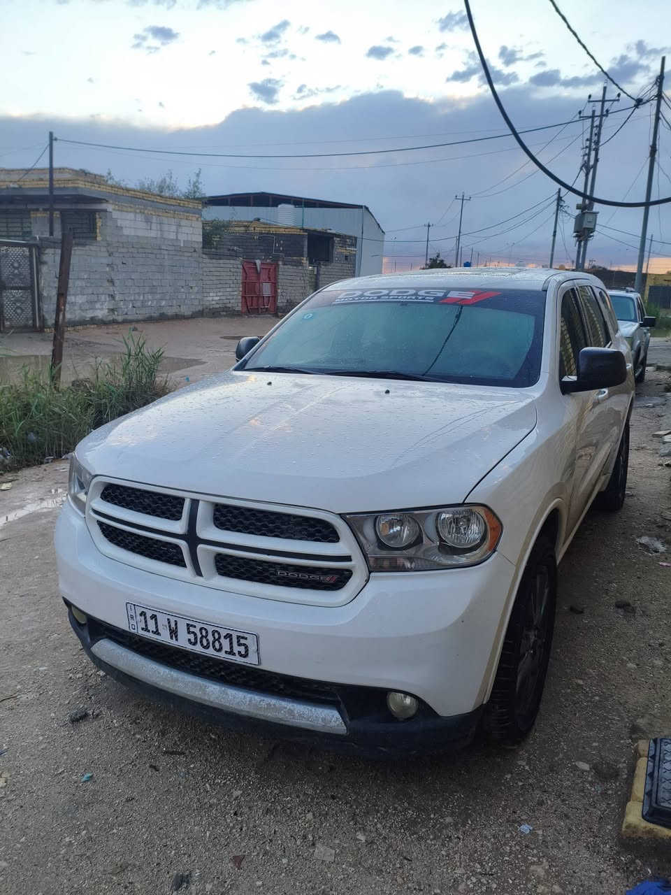 السلام عليكم ورحمه الله وبركاته
دوج دورنكو 2012 
بأسمي مداورة ثاني يوم هزه جديده
السياره بدون ضربه فقط رشات صبغ 

السياره خير من الله مال جناي 

سعر 165 وبيه مجال حك الجيه
*********** مكان ناصرية 

أو مراوس حسب القناعه
