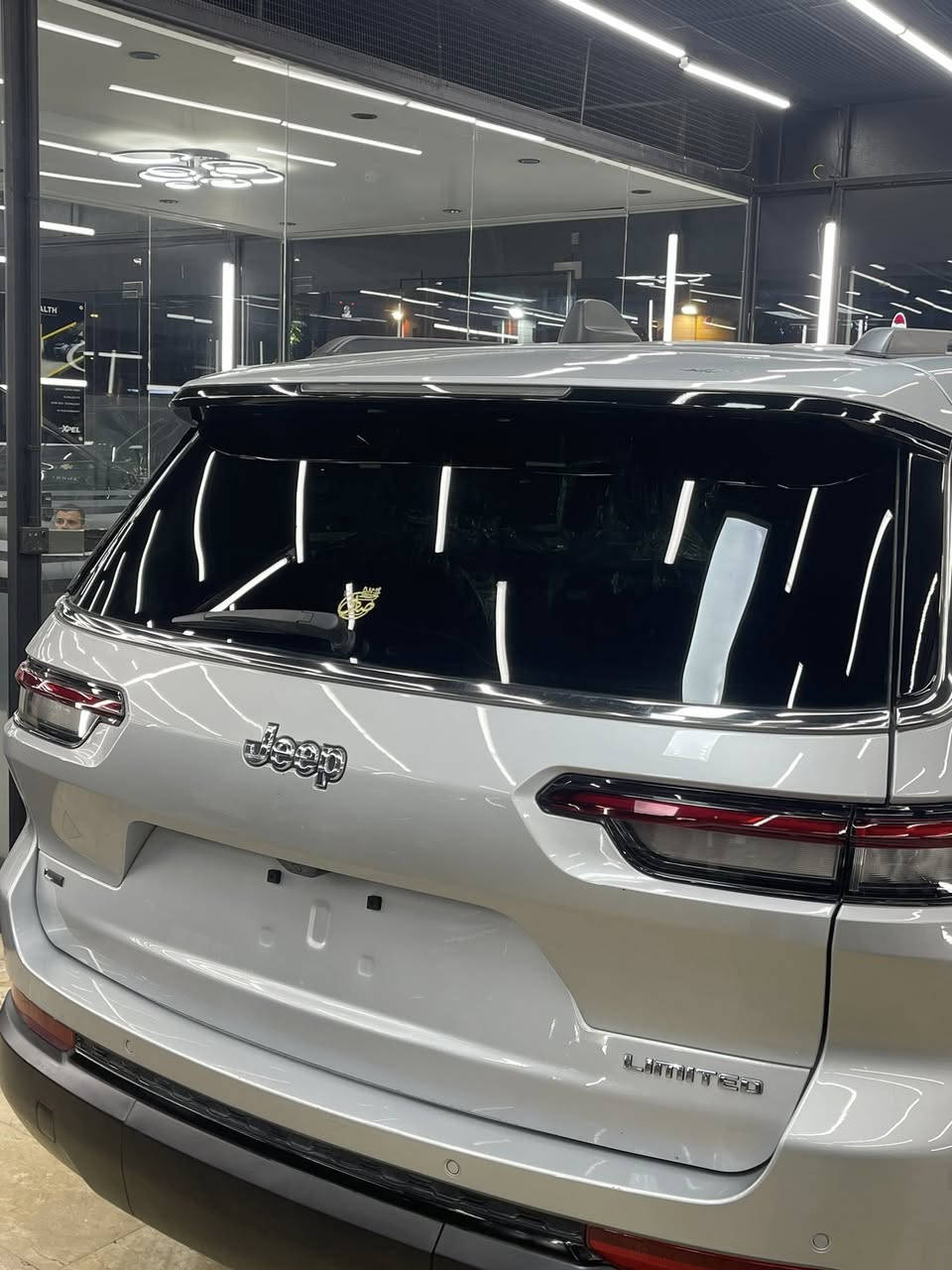 سيارة جيب كراند مديل2021
سياره فول  
شاشه كبيره
كامرات داخليه
 سياره سبع راكب
 كراسي كهرباء 
دفع رباعي4*4
سياره رقم بغداد
سياره ماشيه900imفقط
سعر300$


**إذا كنت صاحب هذا الإعلان وتريد حذفه لأي سبب، رجاءا أرسل رسالة إلى الدعم الفني**