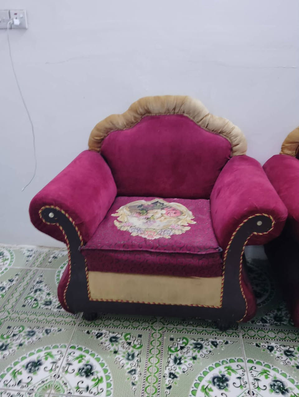 الهاشمي لتخامه و الدواوين 
    
      تخم 10مقاعد. 6قطع.   

نضيف تسكام  مثل ما وضح بل صوره 
العنوان بابل شارع 80مال حي العسكري 
قرب سنتر انتيكه 
***********،
