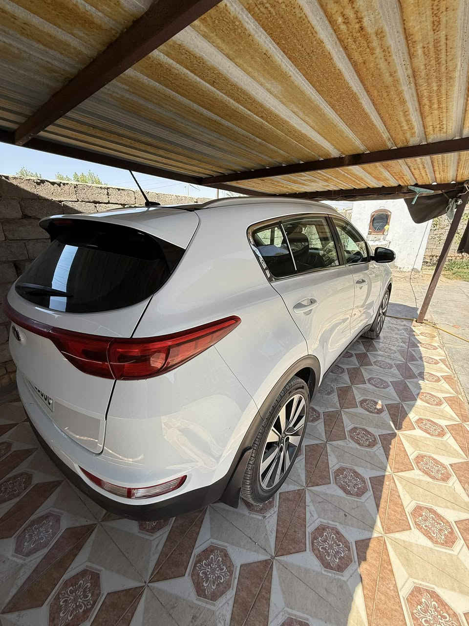 سبورتج 2018 رقم انكليزي بأسمي وسنويتها لـ 2029 مكفولة من الصبغ والضربة عدا شخط تحت الابواب من الجهتين. 184 وبيها مجال، واذا مراوس بسبورتج موديل اعلى.
***********
