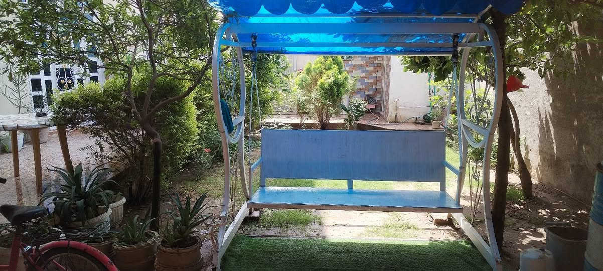 السلام عليكم دار لبيع المساحه ٢٥٧ طابواسهم باسمي  يحتوي طابق الاول  على غرفتين اوصاله وستقبال اومجمع صحيات داخليه  وخارجيه اومطبخ حاراوبارد الطابق الثاني على غرفتين نوم وصاله ومطبخ حار وبارد وصحيات *********** عنوان خالص حي البيادر عشارع العام
