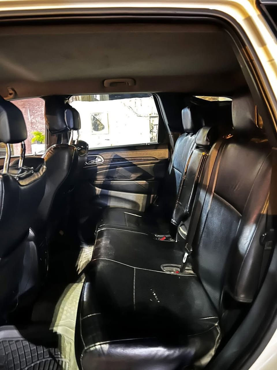 من رخصت الادمن  سياره جيب لاريدو 2011 خليجي  فول مواصفات عدا الفتحه محرك 6سلندر تبريد ثلج اهم تاير  نظيف جدًا كهربائيات شغاله  كشتات جلد  حداديه خير من الله رقم بغداد   السنويه 2027  تحويل ثاني يومرقم الهاتف *********** السعر 150
