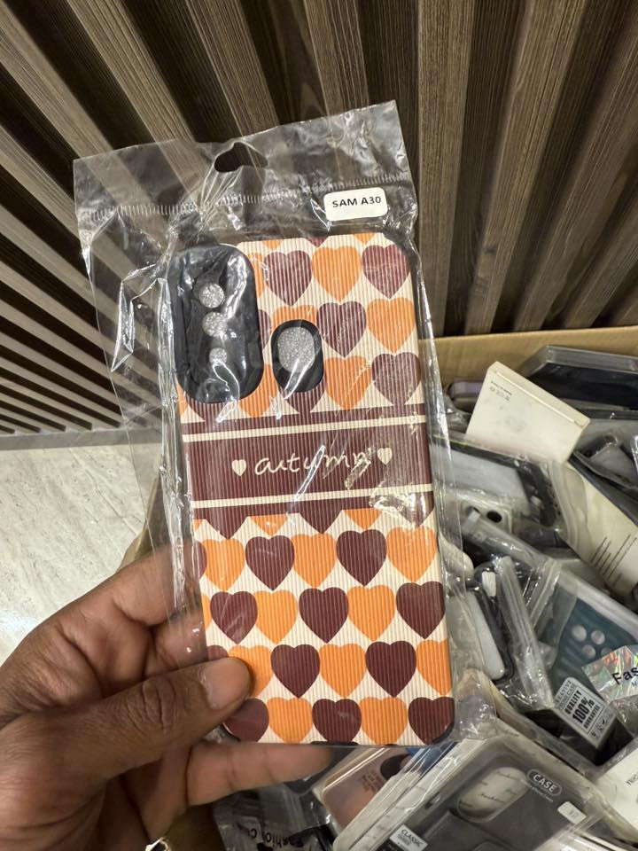 مجموعة كفرات منوعة
لأجهزة الآيفون. -سامسونج-هونر -انفنكس -تكنو
تقريبا ٢٠٠كفر
سعر الكفر ٥٠٠دينار. سعر مناسب جدا 
العنوان ابي غريب 
راسلني واتس اب 
***********￼
