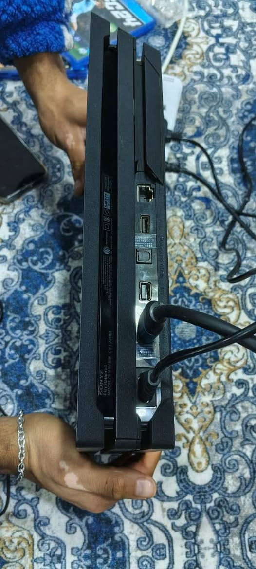 بلي4 برو  اونلاين جميع ملحقاته موجوده وكيروته موجوده جديد السعر 350 العنوان ذي قار الإسكان الصناعي رقم الهاتف ***********
