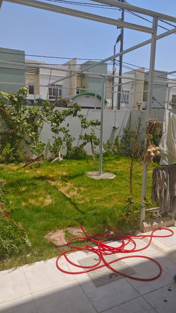 بيت 200 متر في مجمع غدير كربلاء بلوك 7 مقابل الحديقة بي اضافة بناء  وسقيفه بالطارمة ومطبخ كامل  للتواصل واتساب
***********
