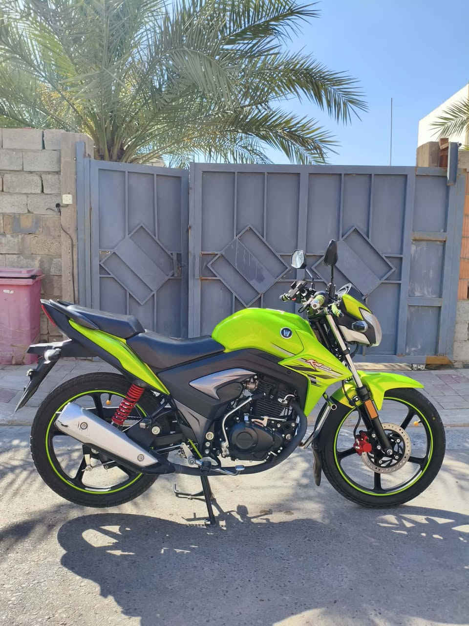 هاوجي للبيع نضيف نضافه فول موديل 23 مكمرك الموطور بلادي وضع الشركه 
محرك بلادي ونضيف شرط الفحص تجي تجيك وتشوف الموطور ما متعوب السعر 17$وبي مجال قليل   
المكان الرمادي التأميم القادسية الثانية 
للأستفسار***********
