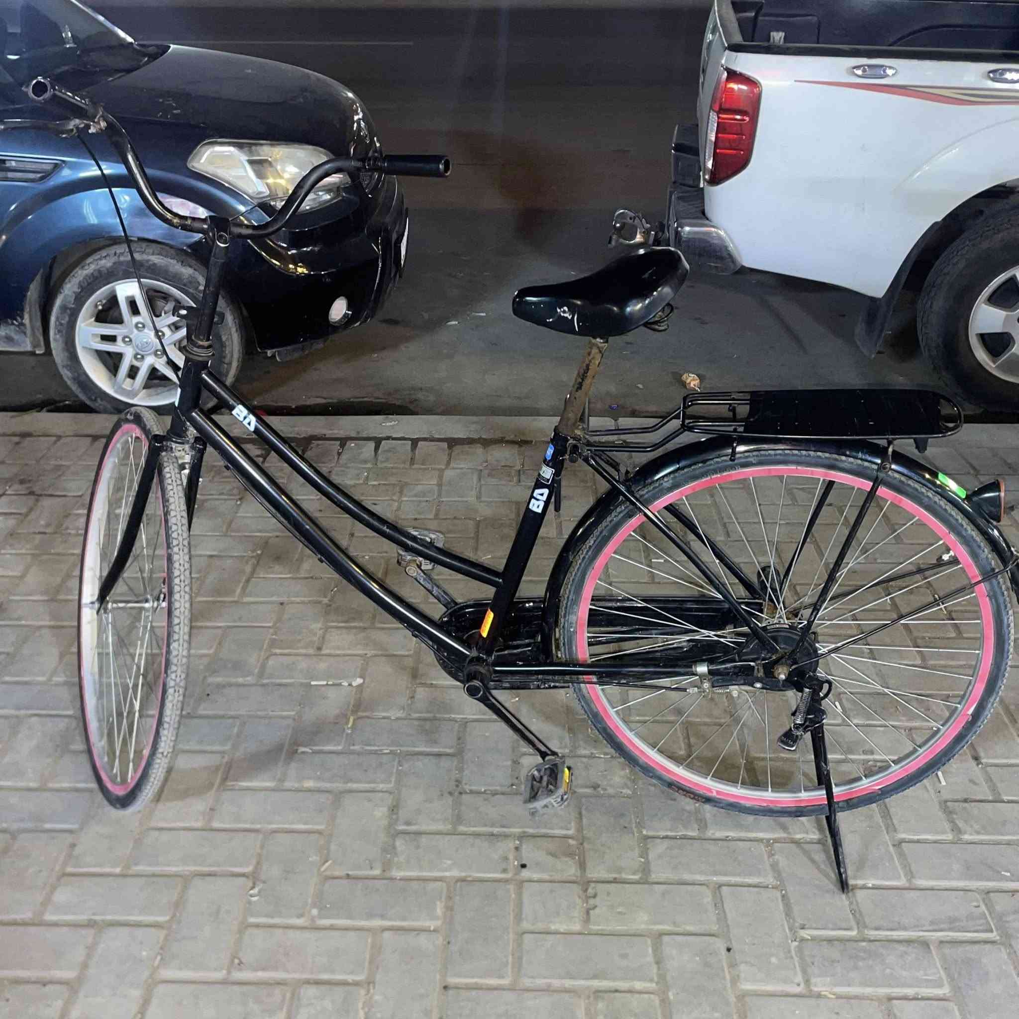 سلام عليكم بيسكل البيع BD النضافه 80٪؜
السعر 100 وبي مجال المكان مشتل كراج بعقوبه اليريد يراسل الرقم *********** 🚴‍♀️
