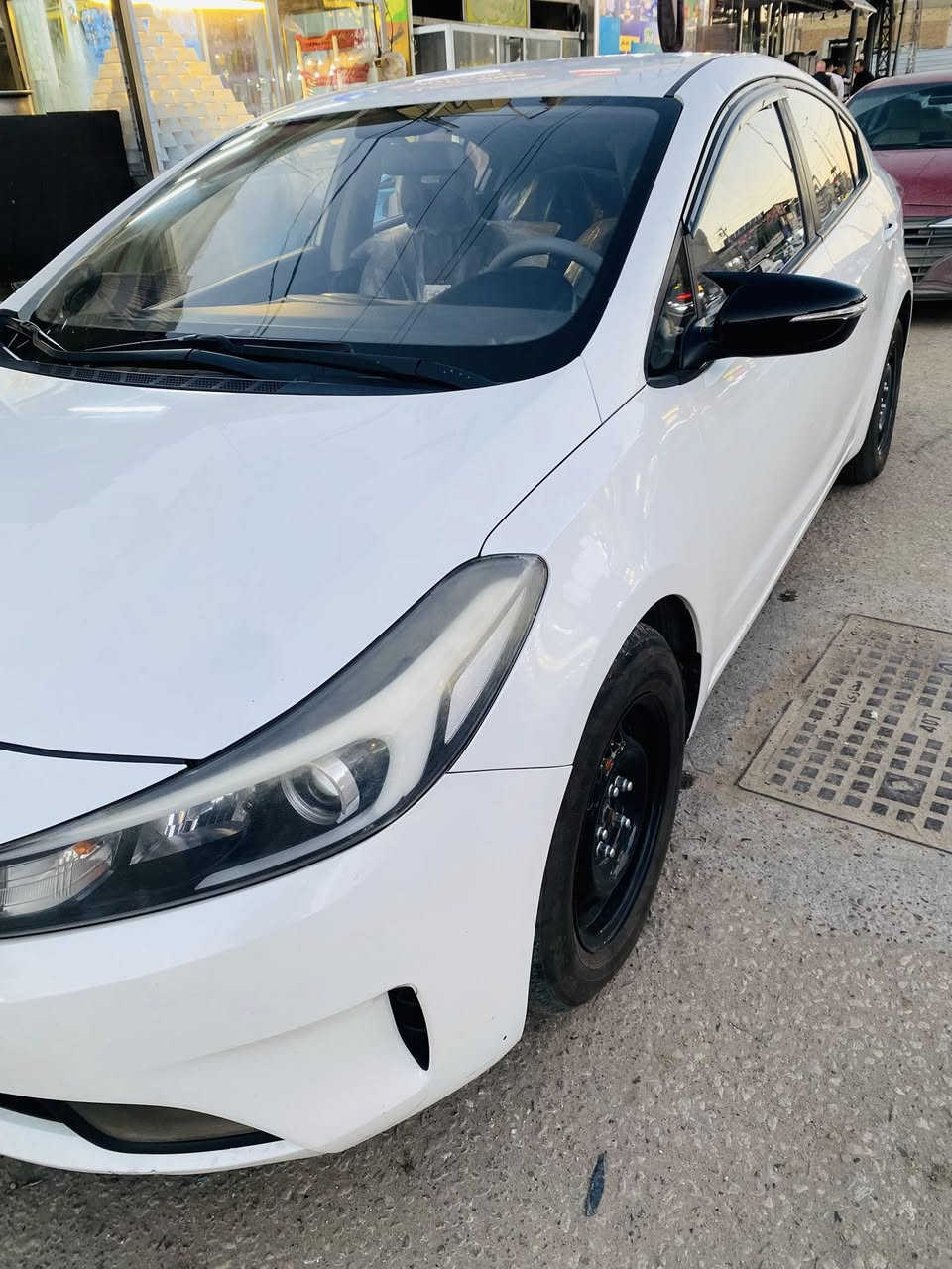 السلام عليكم سيراتو موديل 17 رقم اربيل محرك 1600 موصفاته عاديه معروفه تحكم جهتين اشاير بلمري تخم تاير جديد حداديه جديده مكينه كير كوله بشرط بيه باب الوره بيه بارد  مكاني نجف السعر 128وبيه مجال قليل رقم موبايل ***********
