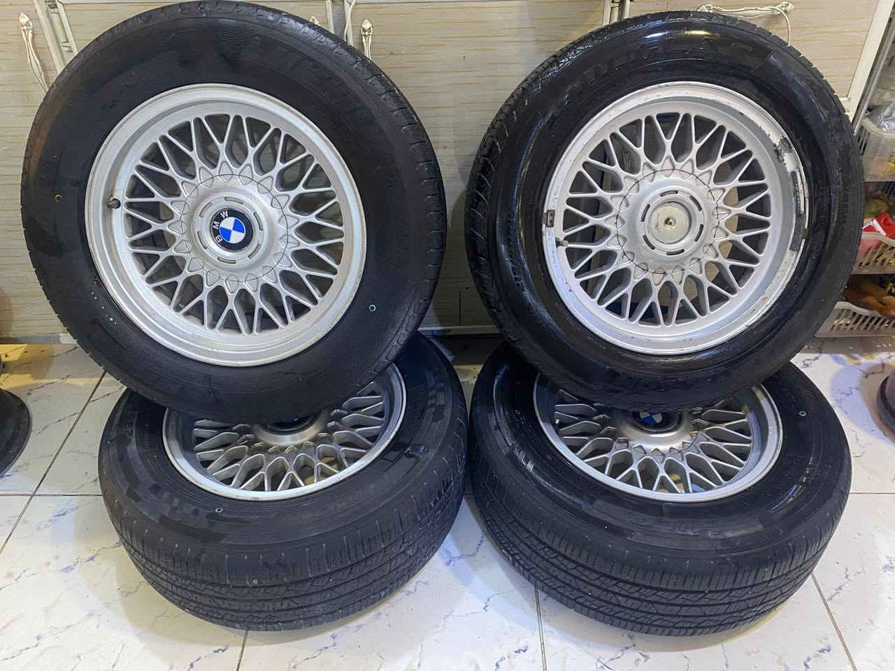 السلام عليكم
بيع او مراوس حسب القناعه 
تخم وياله حجم 16 اصلي 
نظيف بدون فطر او لحيم 
مع تخم تاير نص عمر 
السعر 375 الف وبي مجال بيع او مراوس 
مكاني بغداد الدوره 
***********
