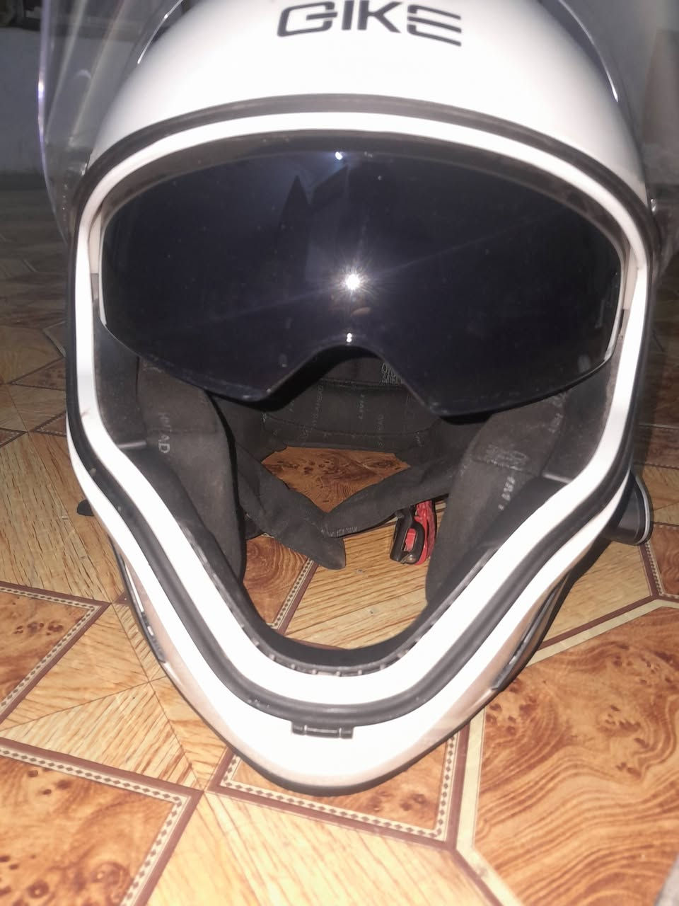 السلام عليكم خوذه ماركه GIKE ل بيع مجتازه اختبار DOT بعدها جديده قياس XL الخوذه بيها محاكي صوت محيطي صوت عالي يخبل بيها دبل جامه مضلل و شمسي مبطنه داخلي السعر 35 الاتصال عل رقم ***********
أهل الدين اعبر المنشور
