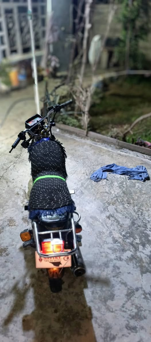 دراجه للبيع خير منالله نضبفه كدام غينك شغل وطلع مكان ديالى شهربان سيفان موديل 20سعر 425وبي مجال رقم***********
