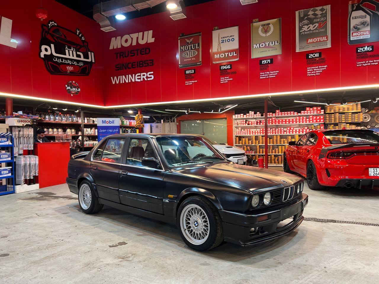 السلام عليكم
سياره BMW للبيع زعره E30 
موديل 1988 
صدر أمامي خلفي جديد 5 استد 
سياره نضيفه ونصبتها حلوه وتجي وشوف بعينك 
مكان السياره بغداد / البلديات / قرب الإطفاء 
السعر 42 ورقه 
للإستفسار على هذا الرقم  ***********
