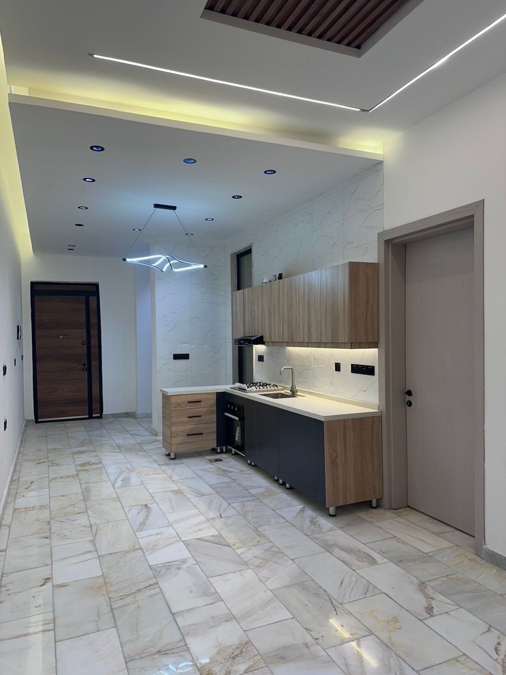 للايجار في السيدية مشتمل طابق ارضي مودرن (مدخل مشترك ) يحتوي على

غرفه نوم 

وصاله 

ومطبخ (مجهز كاونتر كامل) 

وخدمات صحيه



السعر : 750 الف 

موقع: السيديه - الضباط 

_______________________________________

للاستفسار ***********

الكوخ للتطوير العقاري