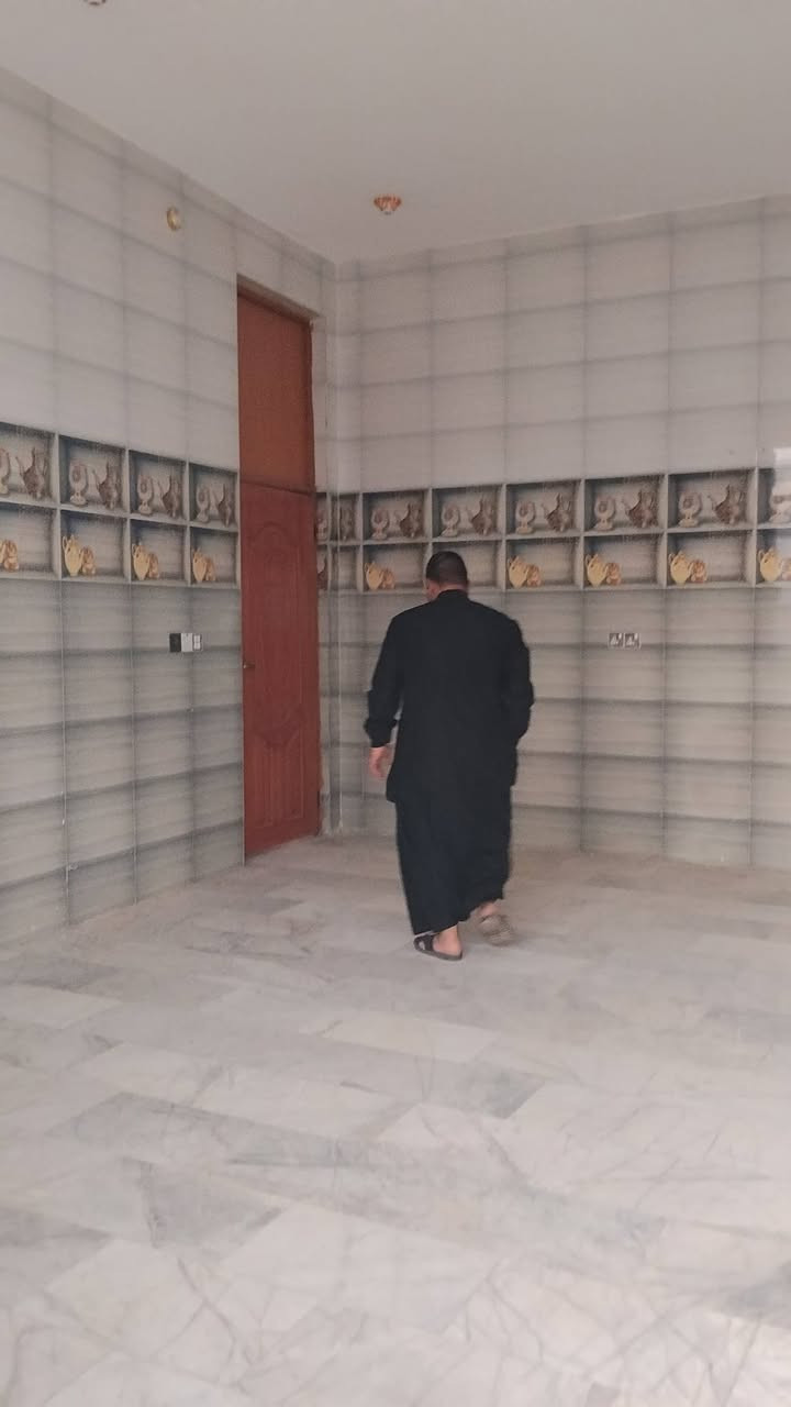 السلام عليكم بيت ايجار شارع المام علي عليه السلام  بيت جديد المساحه 260 متر طابق واحد ***********
