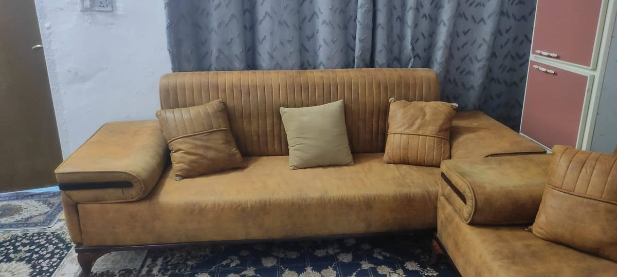 تخم ٨ مقاعد للبيع تزكام مابي اي ضرر للاستفسار خاص او الاتصال على الرقم ***********
