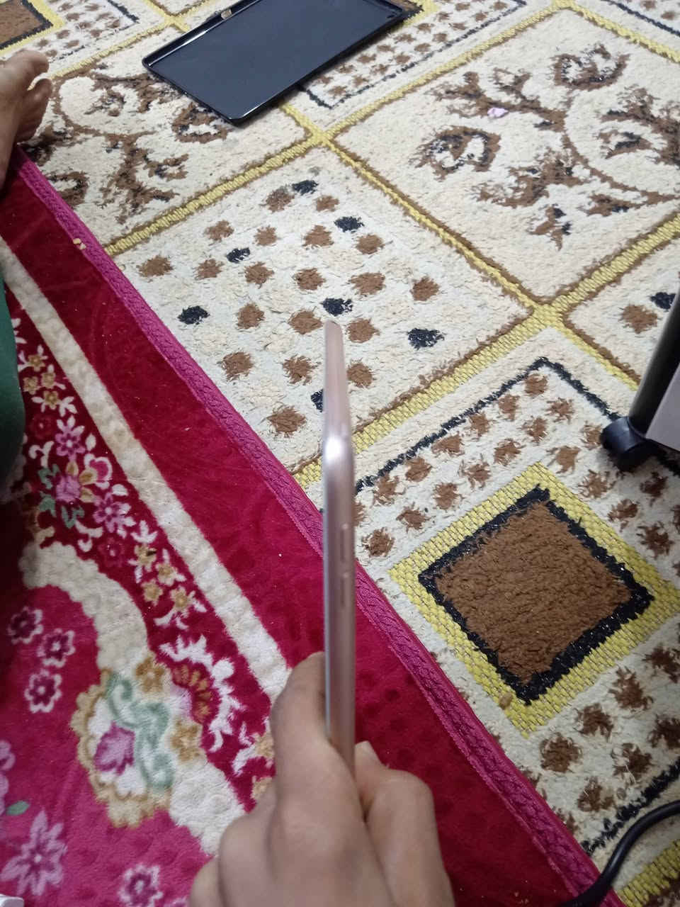 سلام عليكم
ايباد 8 ذاكرة 128 
ايباد مال بيت 
بصمه اصبع متشتغل 
باقي كلة شغال 
مبدل بي بس شريط
شاشة اصيلة ممبدلة 
بطارية اصليةة 70 ٪
مكانيي بغداد شعله 
سعرر 180 وبي مجال ايباد كلش نظيفف 
رقمي *********** متواجد خاص
