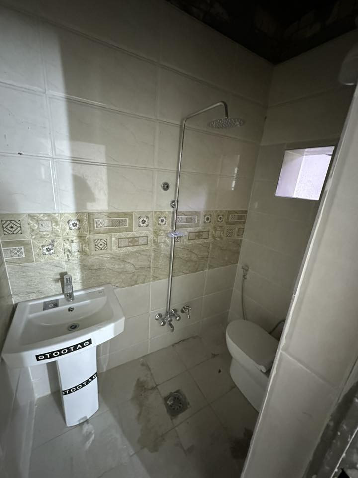 ✨🏡 مكتب حلم عقاري 🏡✨
نحقق حلمك بالعقار المناسب بأفضل الأسعار والمواقع المميزة 

ثلاث وحدات سكنيه للايجار💎

كل وحده تتكون من 
غرفه - صاله - مطبخ - حمام ✅
موقعه السيديه شارع الكويتي 📍

سعر الطابق الارضي: 800 ألف 

سعر الوحدات الاخرى:  500 الف 

تتواجد عند مكتب حلم عقاري 
الموقع : السيديه - الضباط - شارع الكويتي 📍
للتواصل والاستفسار ***********

