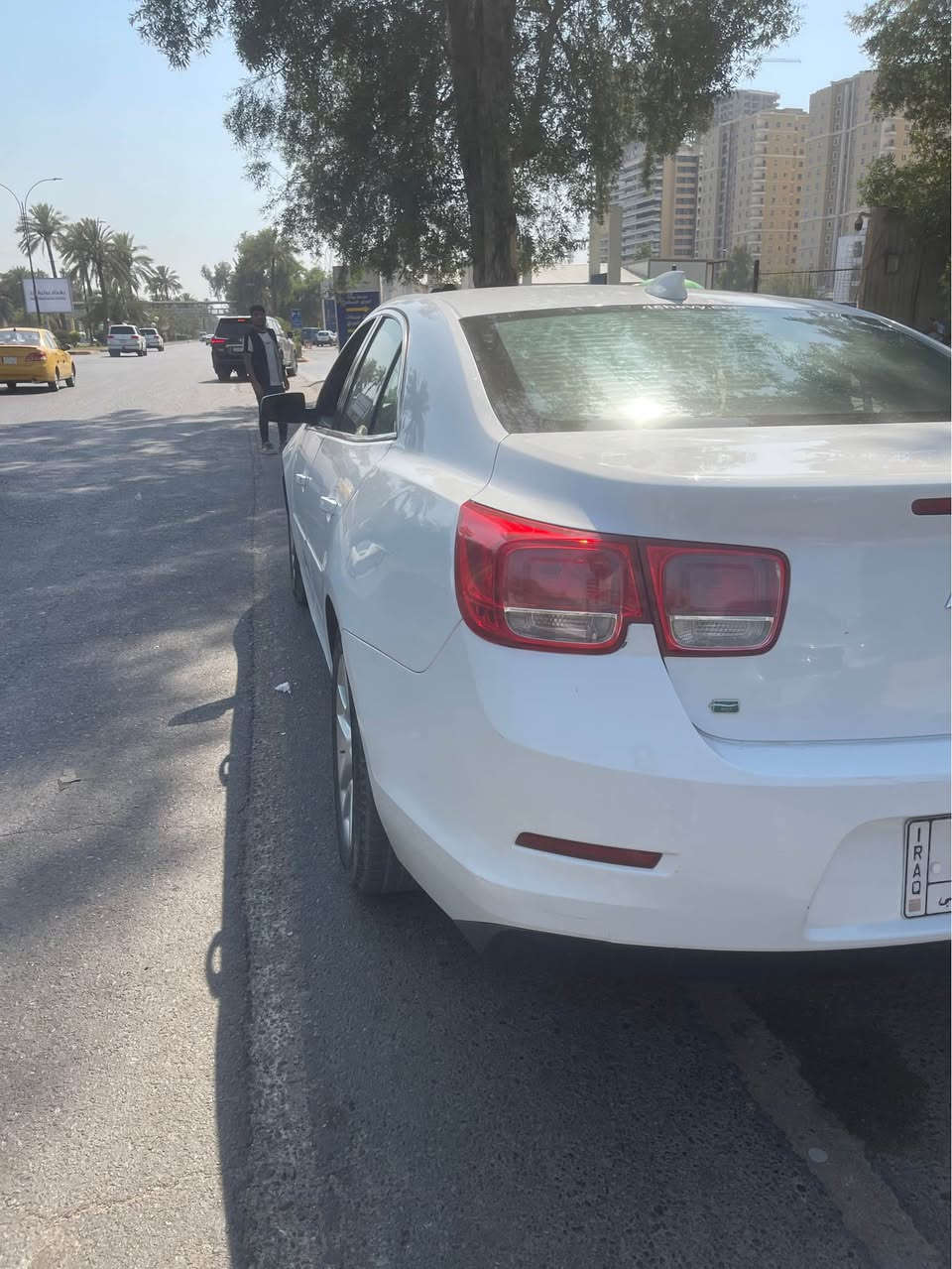 السلام عليكم 
ماليبو موديل 2016 للبيع وارد امريكي لون ابيض 
حادثها مرفق بالصور خشم البنيد و شبر في الباب الخلف باب الراكب  صبغ و الدعاميه الاماميه صبغ 
محرك 2500 تنفس طبيعي المرغوب 
منضومه تبريد جديدة 
تخم تاير جديد 
سيارة LT المواصفات المعروفه 
تشغيل عن بعد 
نظام ترحيب 
تحكم استيرن 
مثبت سرعه 
بلوتوث 
Abs  مانع انزلاق 
داخل بيجي حلو و نضيف 
و بعد هواي بيها مواصفات 
سيارة رقم بابل مشروع وطني باسمي 
السعر 105 و بيها مجال 
مكاني بغداد الغزالية 
للاستفسار *********** بغداد, العراق
