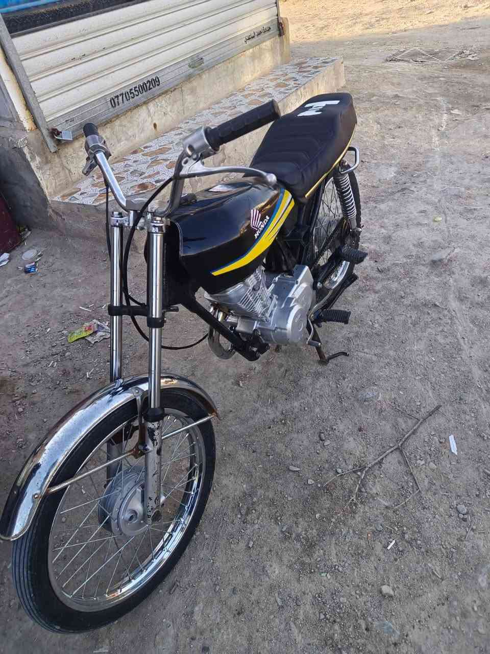 سلام عليكم دراجة للبيع نضيف خير من الله بدون اوراق مكفولة عشاير للأستفسار اتصل على ***********
