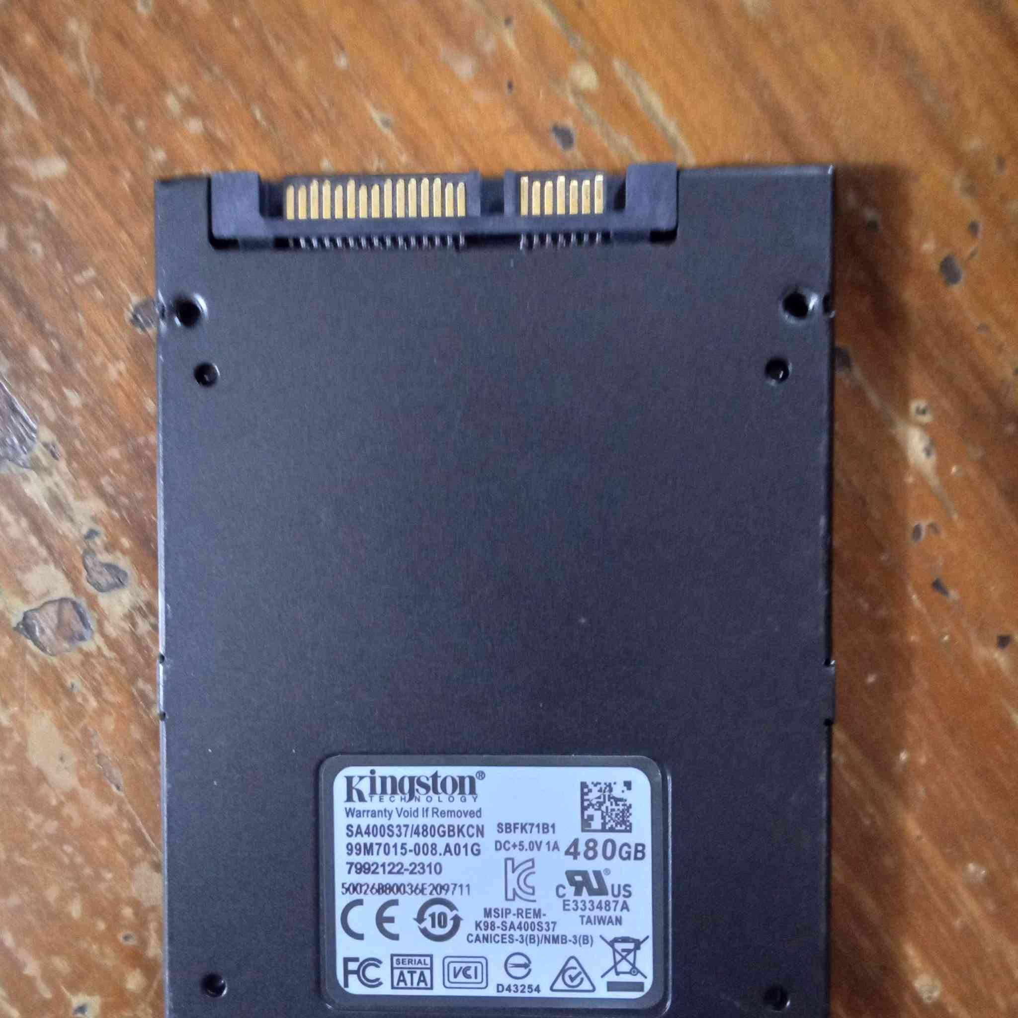 السلام عليكم 
هارد SSD من شركة kingston سعة 480 غيغا مستعمل اخو الجديد
السعر 50 الف ويوجد توصيل


**إذا كنت صاحب هذا الإعلان وتريد حذفه لأي سبب، رجاءا أرسل رسالة إلى الدعم الفني**